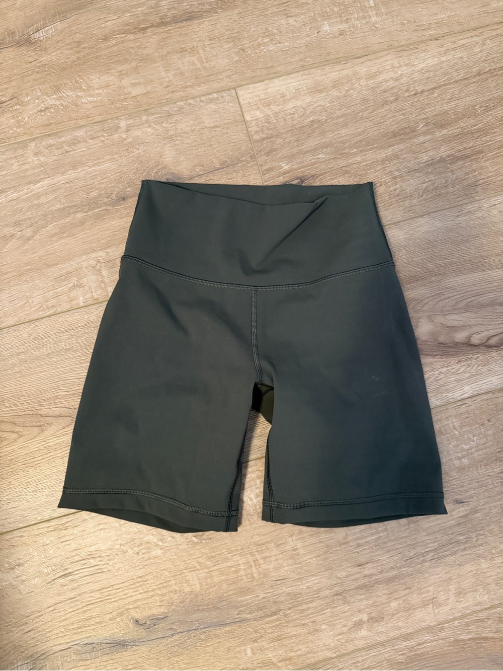 Aritzia Women’s Dark Green High-Rise Bike Shorts